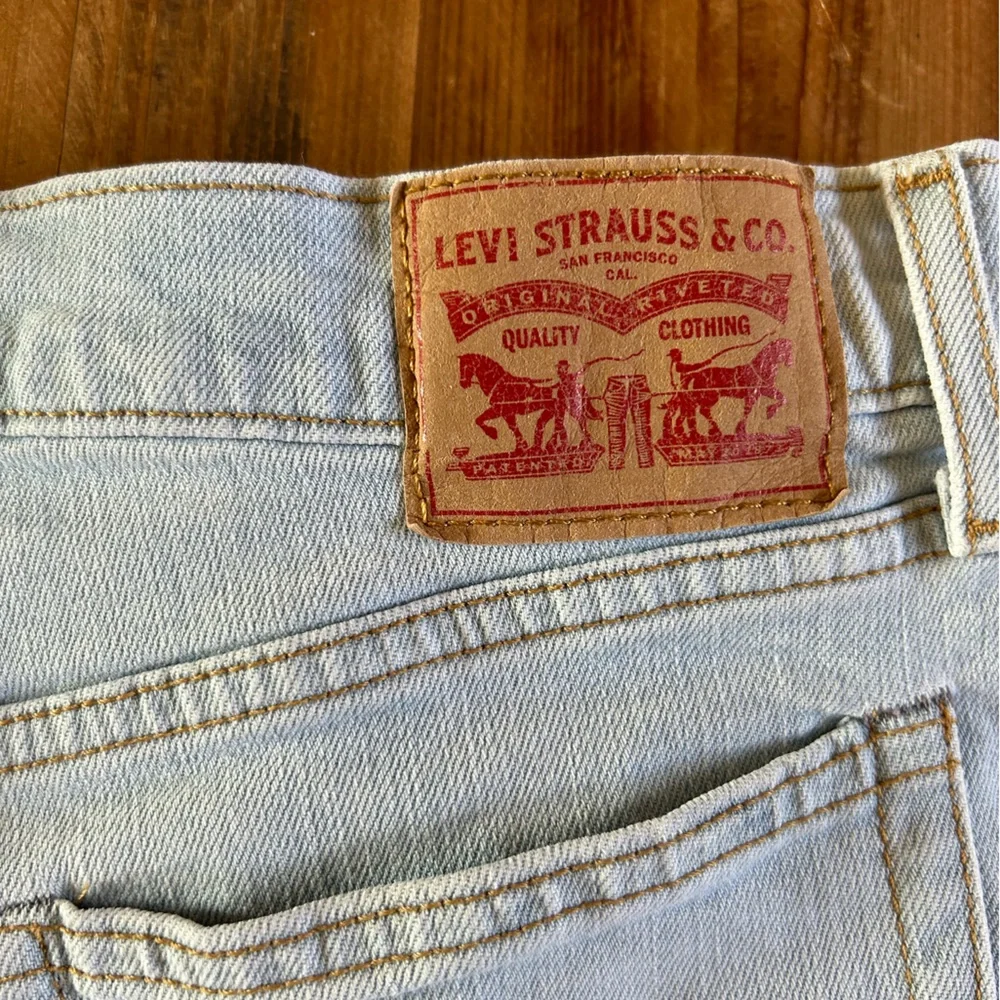 Levi’s Wedgie Jean Shorts